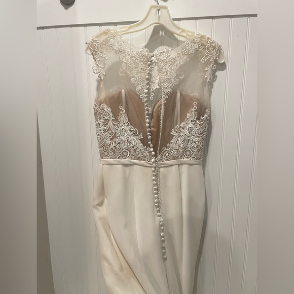 Gorgeous lace wedding dress for sale! Altered to a size 4. Worn once (obvi) 😂 - Picture 2 of 3